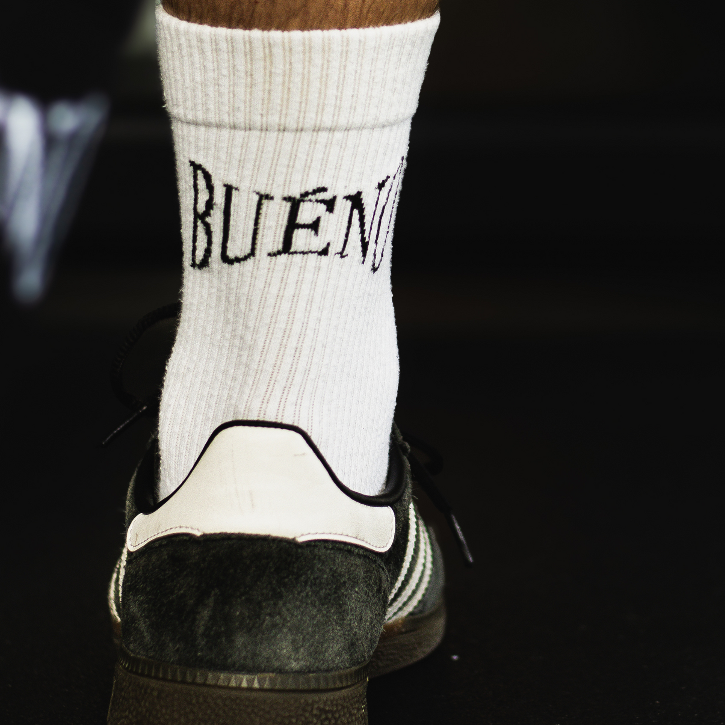 COMFY WHITE PERFORMANCE SOCKS