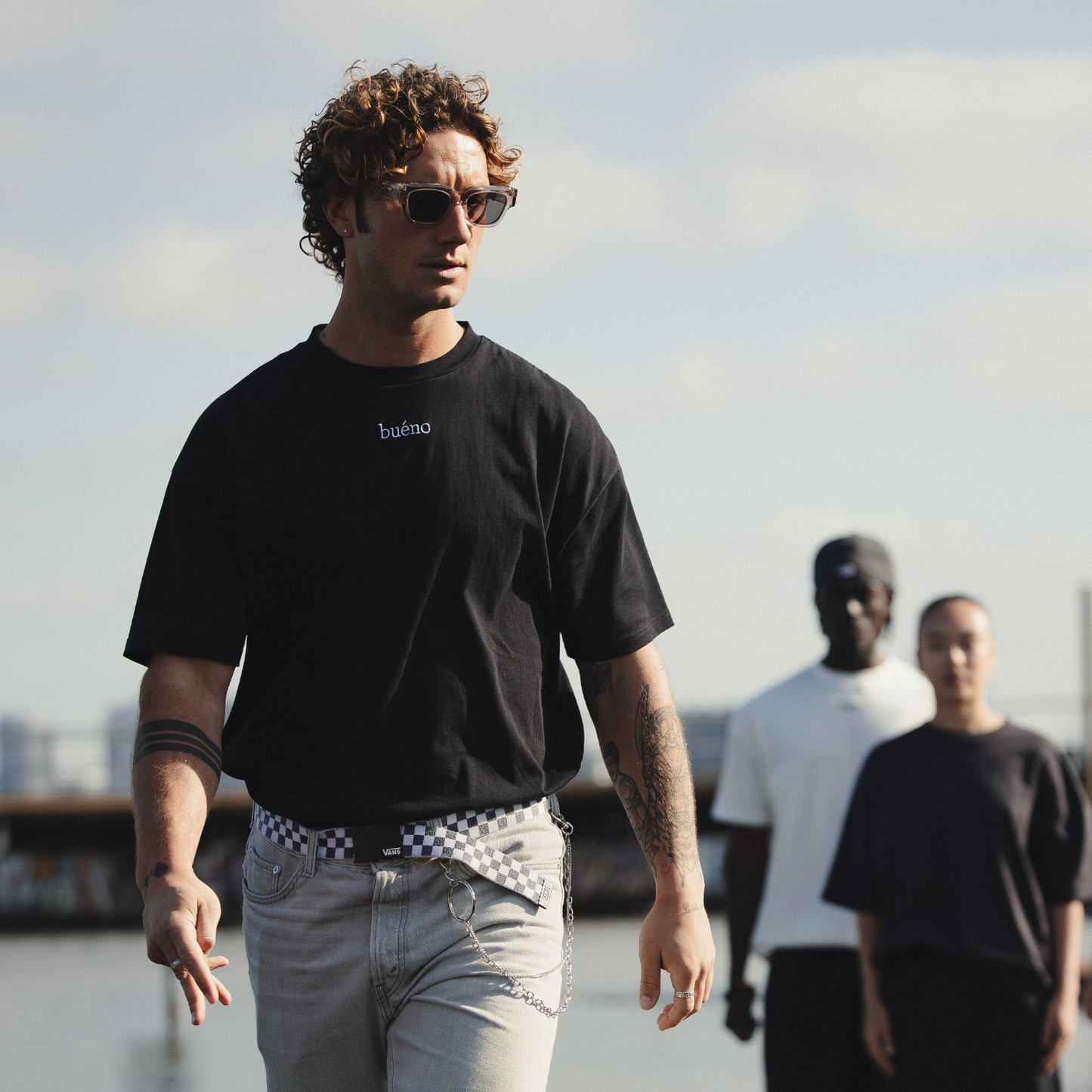 ESSENTIAL OVERSIZED BLACK T-SHIRT