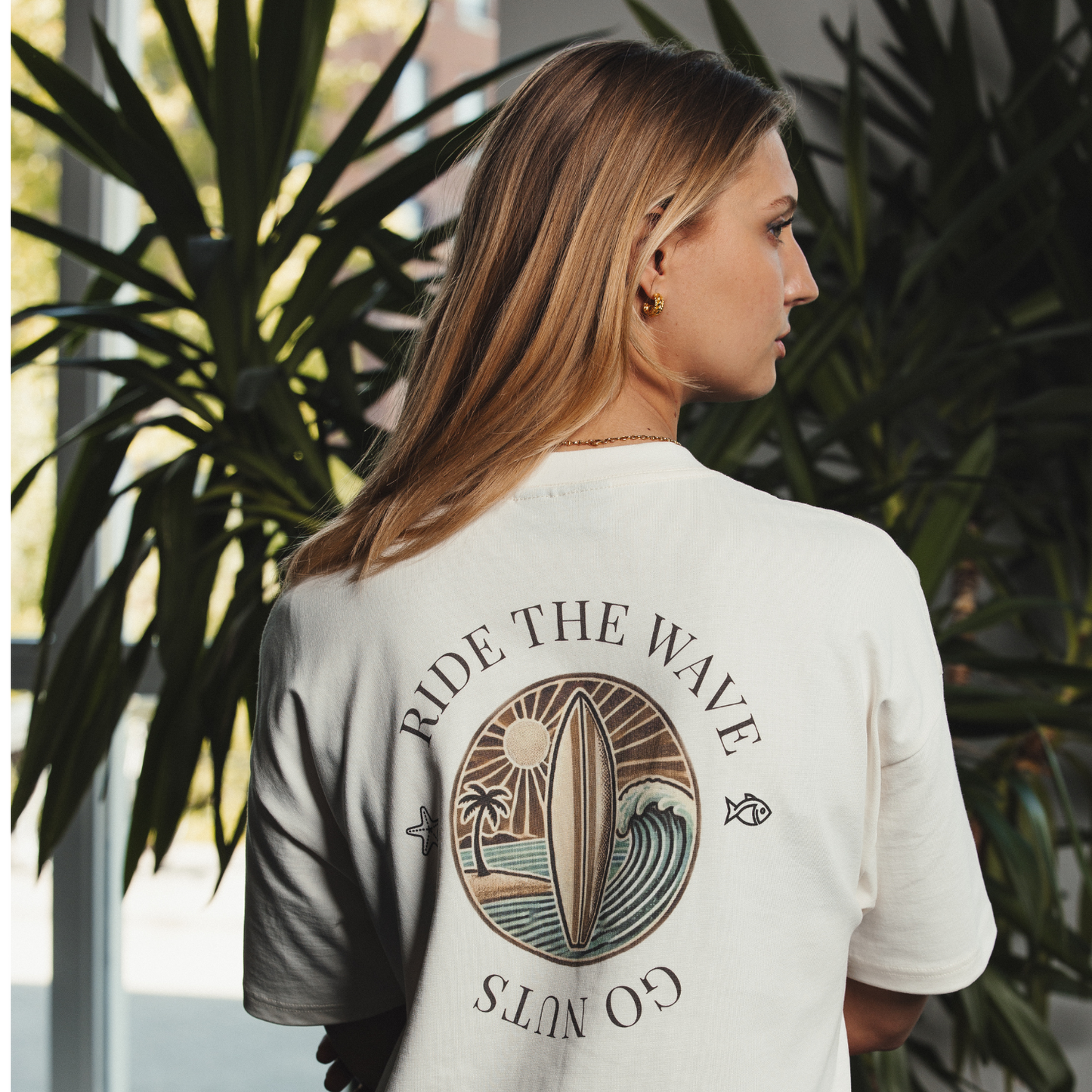 OVERSIZED OFF-WHITE T-SHIRT ‘RIDE THE WAVE'