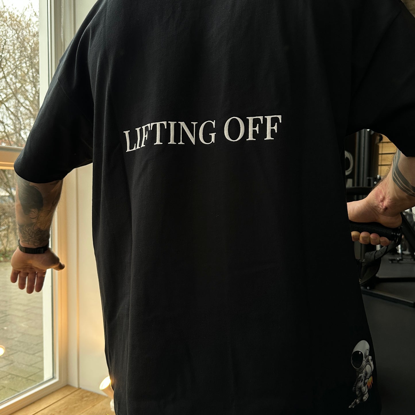 OVERSIZED BLACK T-SHIRT ‘LIFTING OFF'